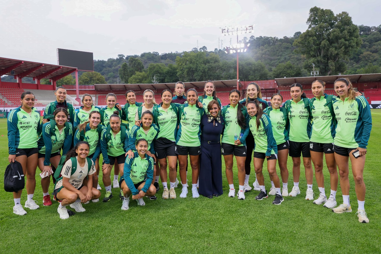 Convive gobernadora con Selección Nacional Femenil que jugará este martes contra su similar de Uruguay